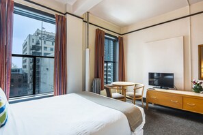 Habitación estándar, 1 cama Queen size, baño privado | Decoración personalizada y muebles diferentes