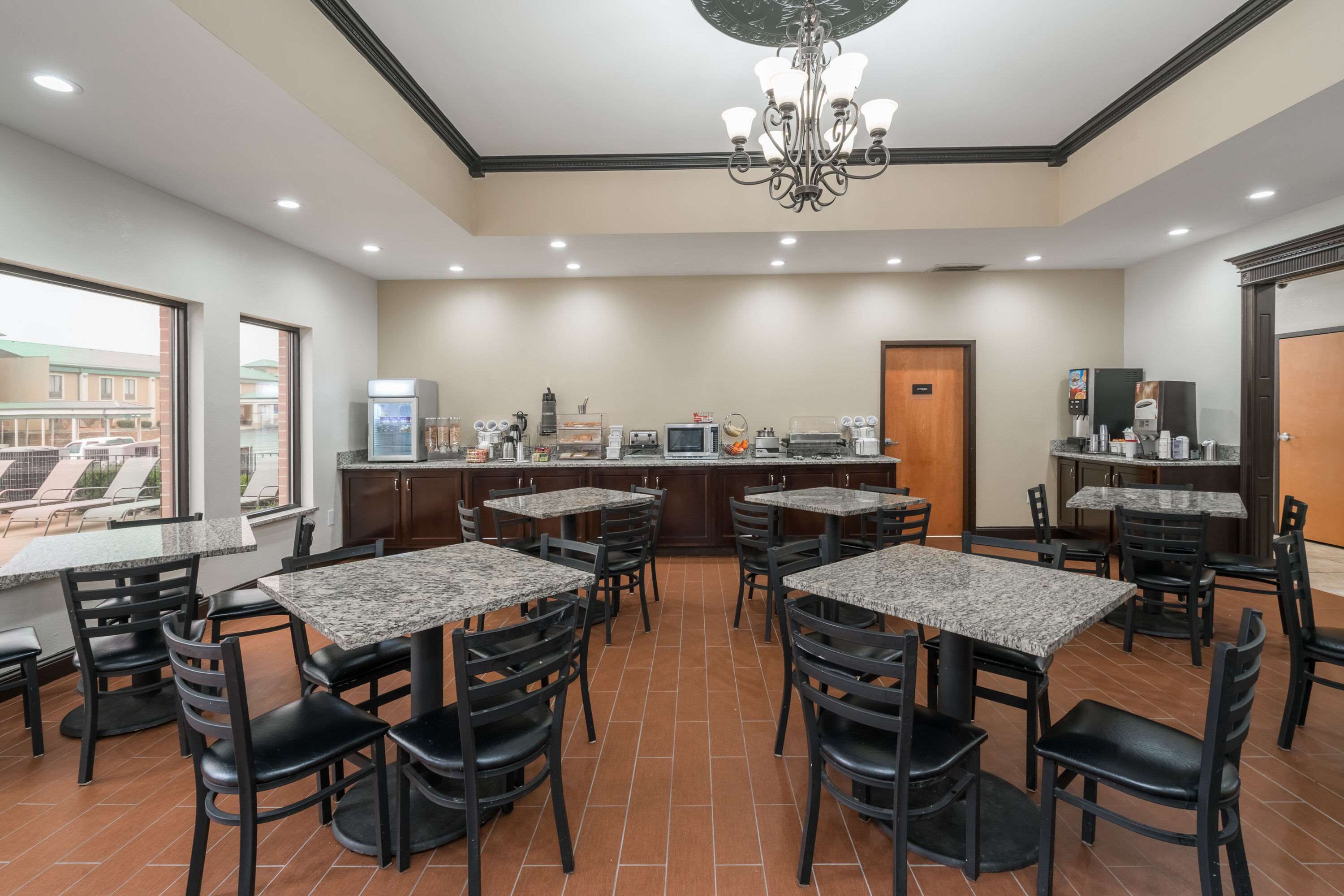 Petit déjeuner complet compris tous les jours