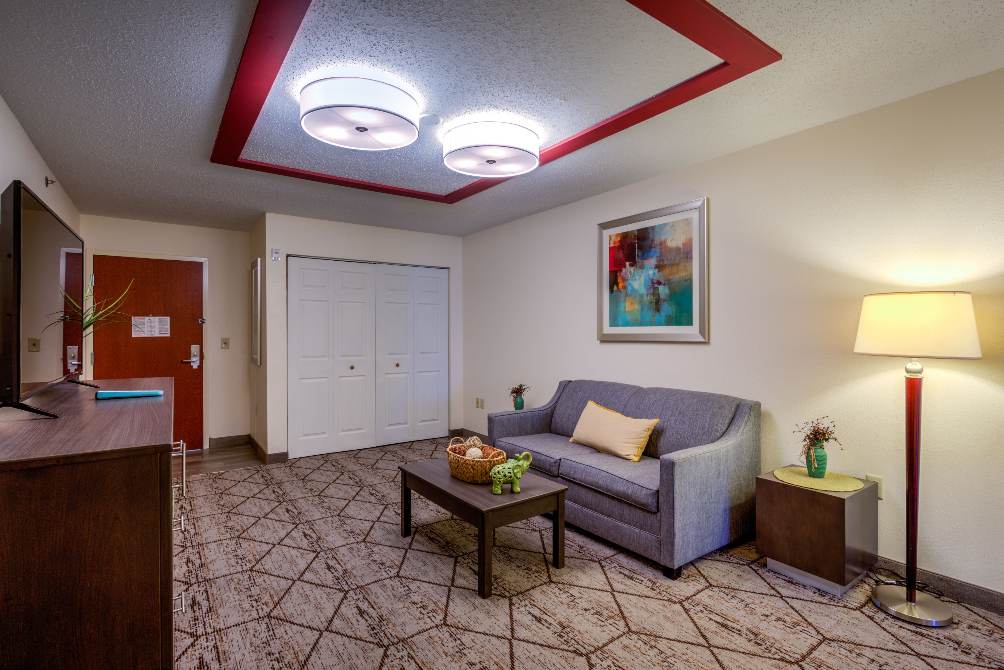 suite, 1 king bed, smoking, refrigerator & microwave | living area | 43-inch tv with cable channels