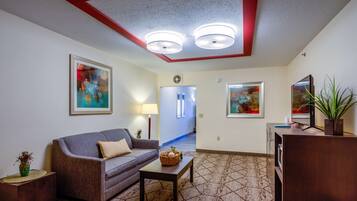 Suite, 1 cama King size, para no fumadores, refrigerador y microondas (with Sofabed) | Servicios de la habitación