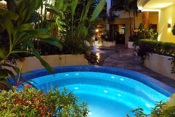 Bañera de hidromasaje exterior