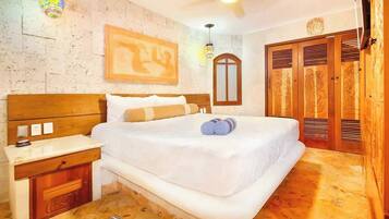 Superior Condo, 2 Bedrooms, Kitchen, Garden View | Egyptian cotton sheets, premium bedding, minibar, in-room safe