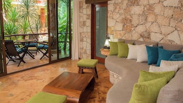 Apartamento superior, 2 habitaciones, cocina, vistas al jardín | Vistas al patio