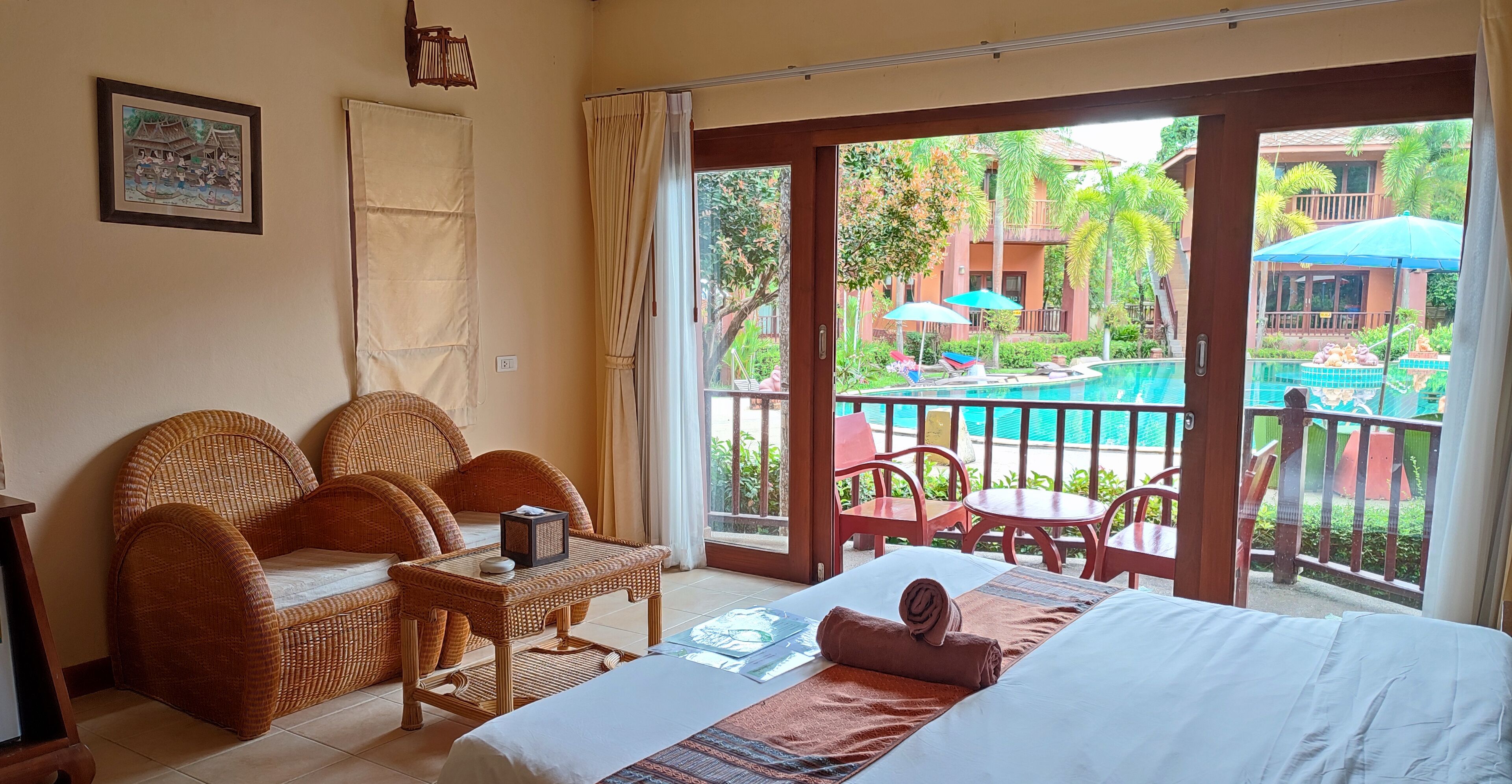 Deluxe-Zimmer, Balkon, Poolblick | Hochwertige Bettwaren, Minibar, Zimmersafe, individuell dekoriert