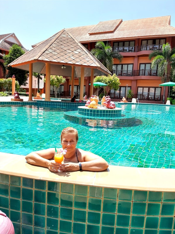 Outdoor pool, sun loungers
