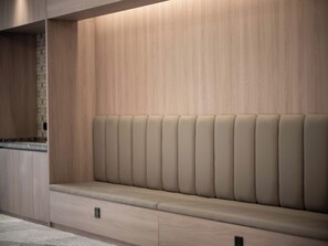 A modern, minimalist bench with a light wood finish and a padded backrest. - Holiday Inn Guilin Qixing by IHG (Guilin)