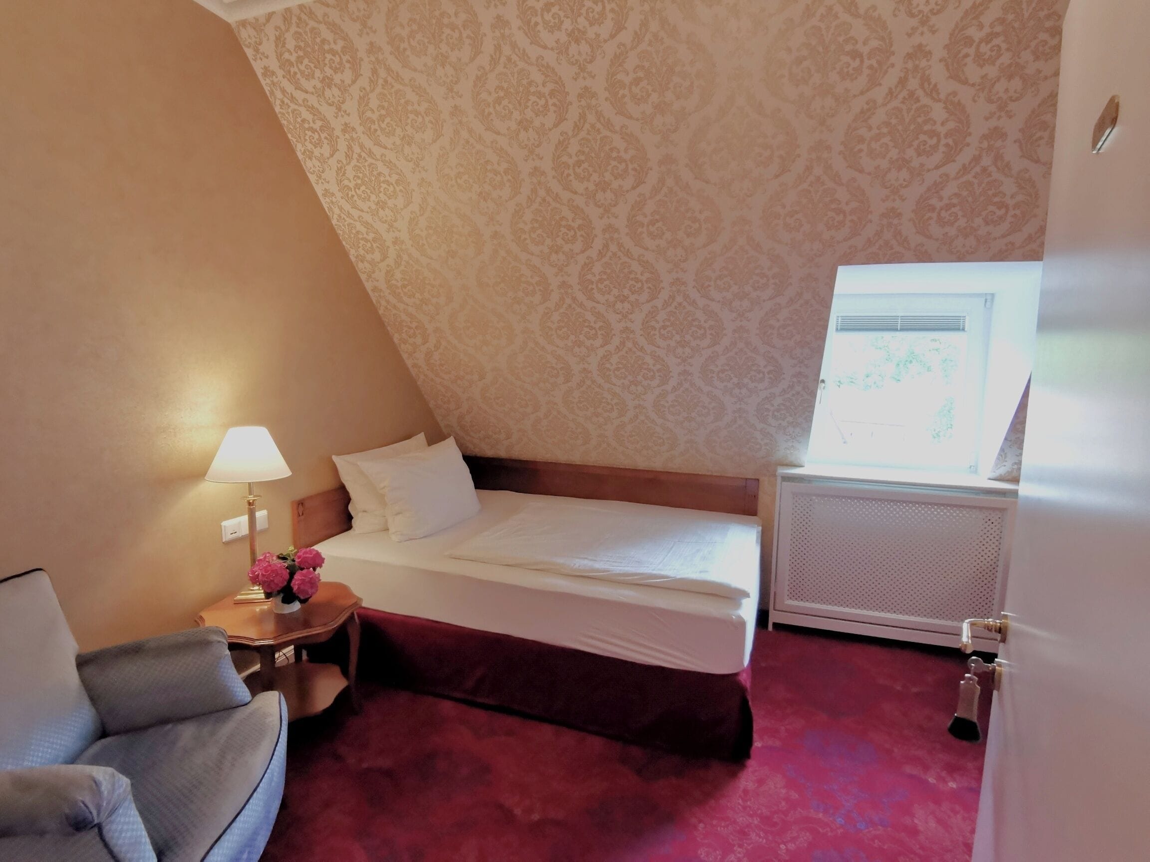 Deluxe Single Room | Minibar, in-room safe, individually decorated, individually furnished