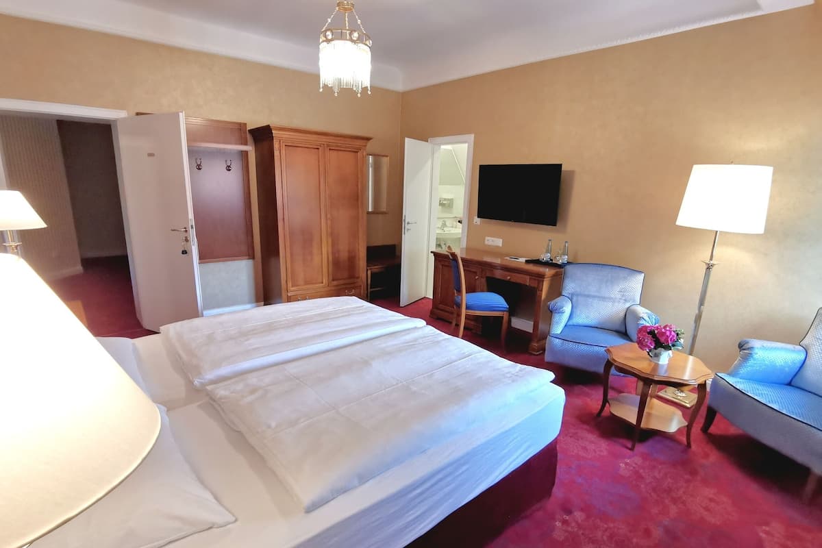 Deluxe Double Room | Living area | Flat-screen TV