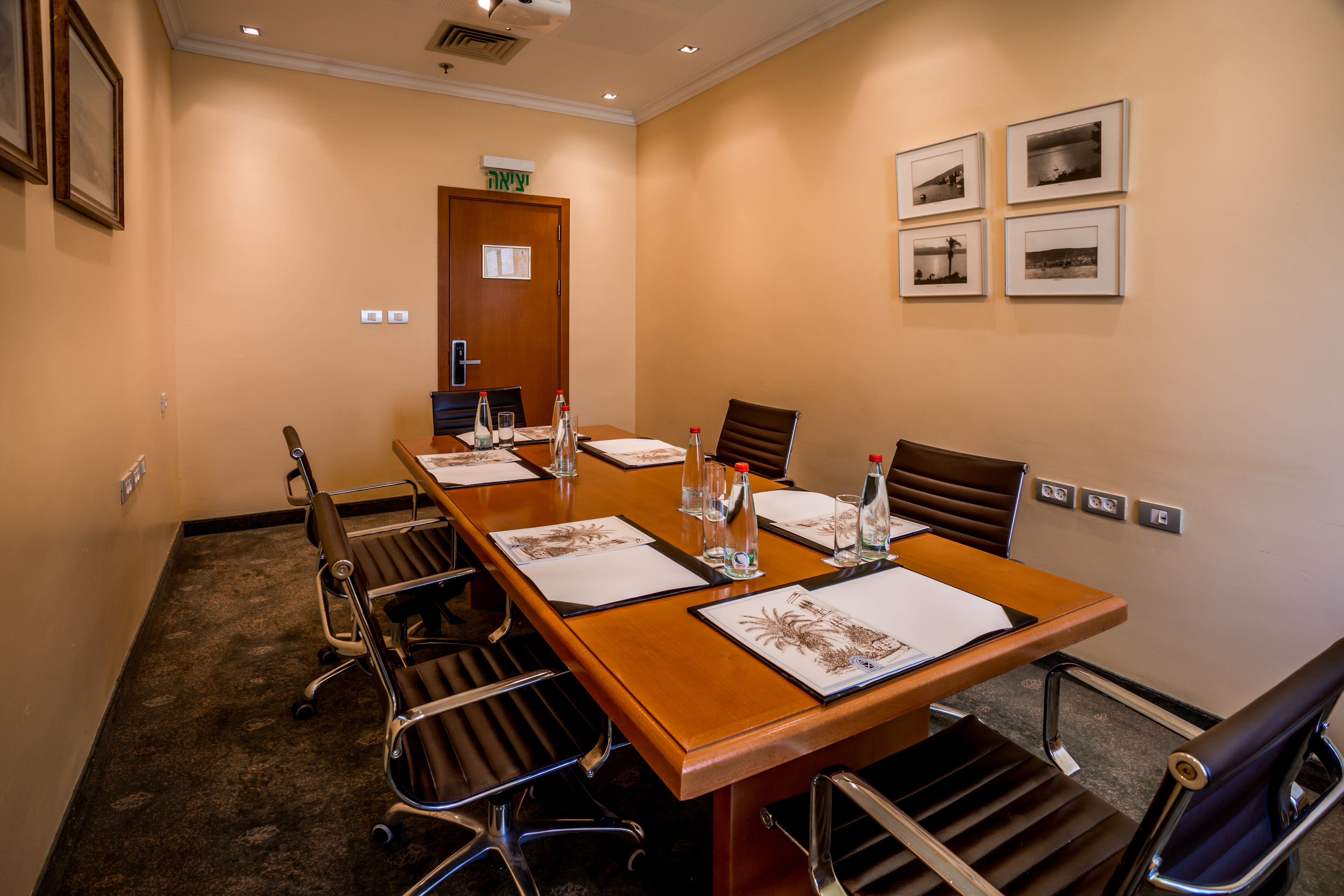 Photo - The Scots Hotel