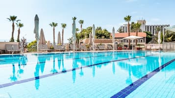 Seasonal outdoor pool, pool umbrellas
