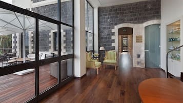 Couples treatment rooms, steam room, massages