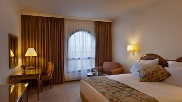 Unique Double Room | Een minibar, een kluis op de kamer, een bureau