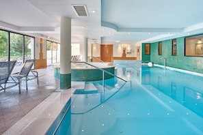 Indoor spa tub