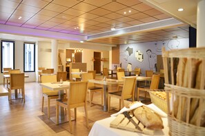 Free daily continental breakfast
