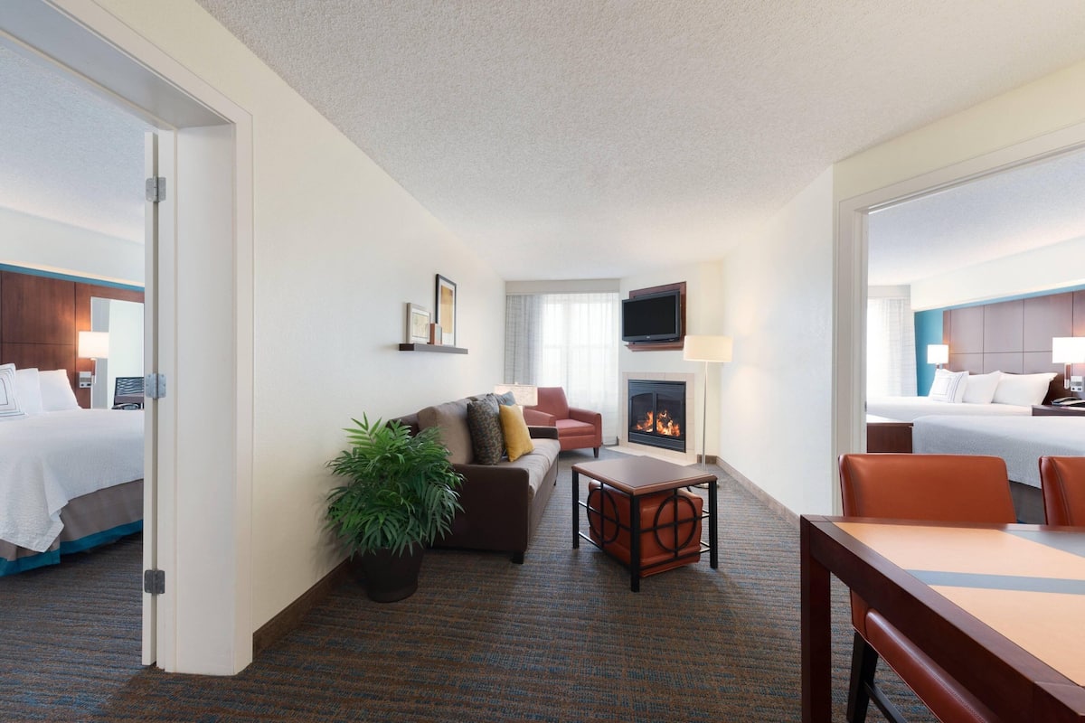 Premium bedding, in-room safe, desk, blackout curtains
