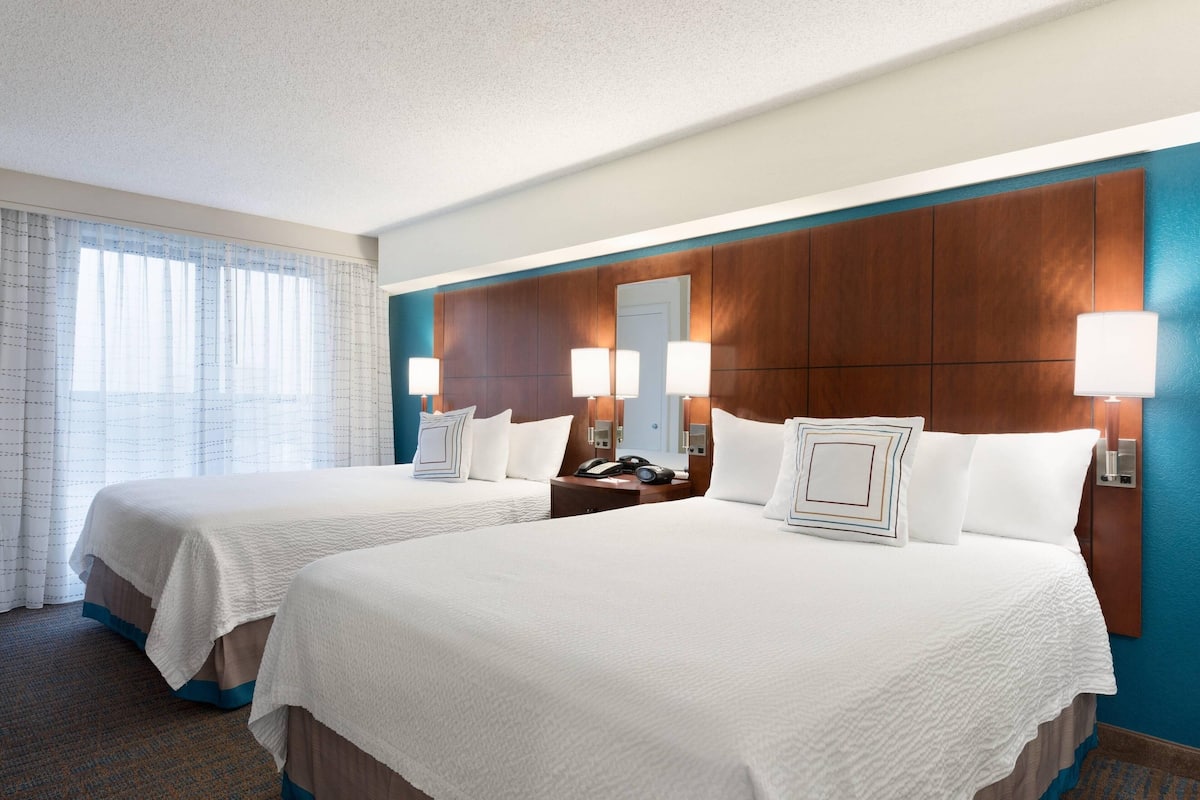 Premium bedding, in-room safe, desk, blackout curtains