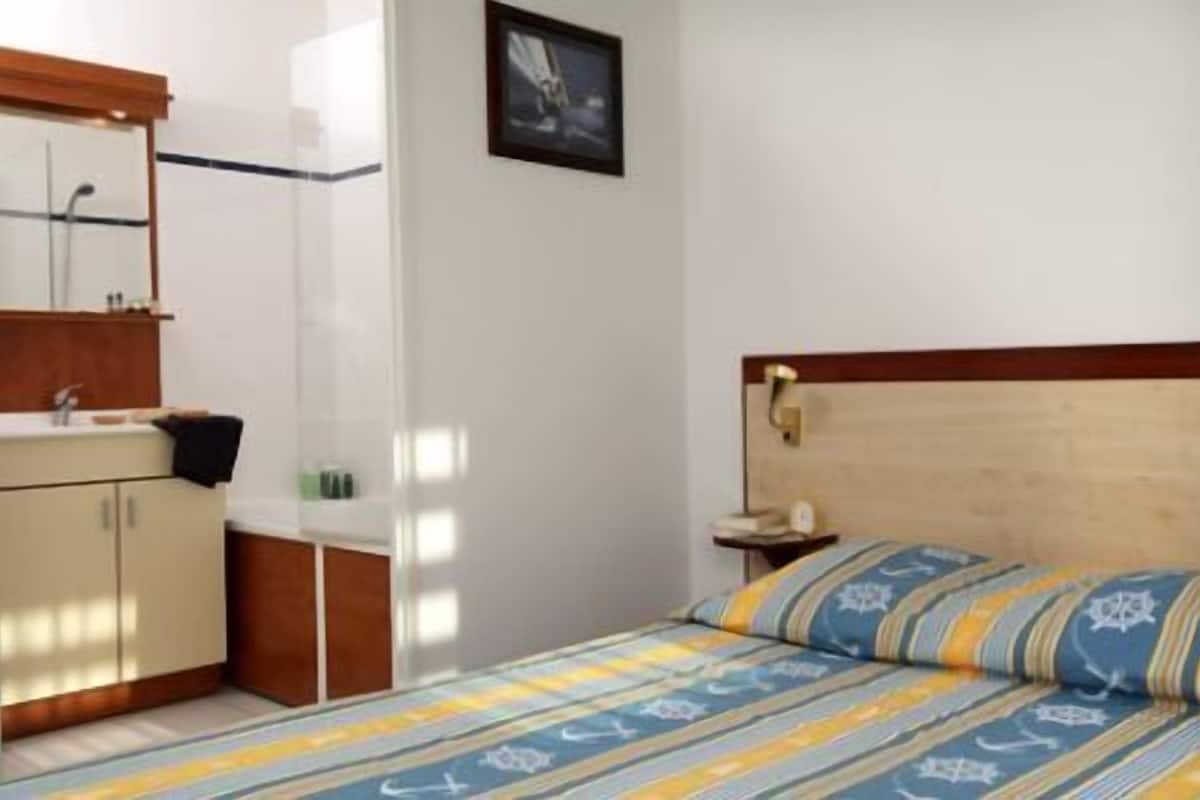Schreibtisch, kostenlose Babybetten, kostenloses WLAN