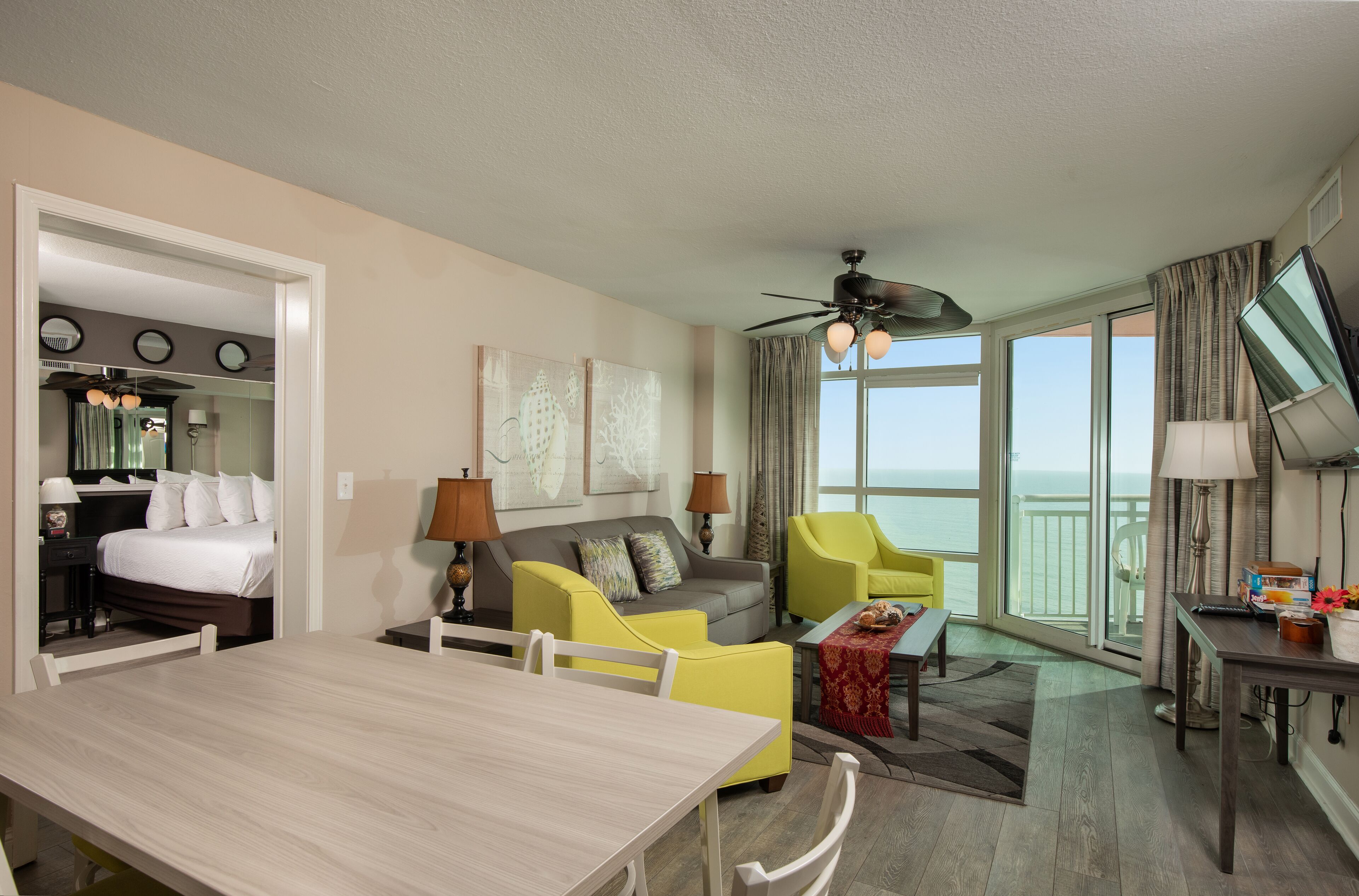 Standard Condo, 3 Bedrooms, Partial Ocean View | In-room dining