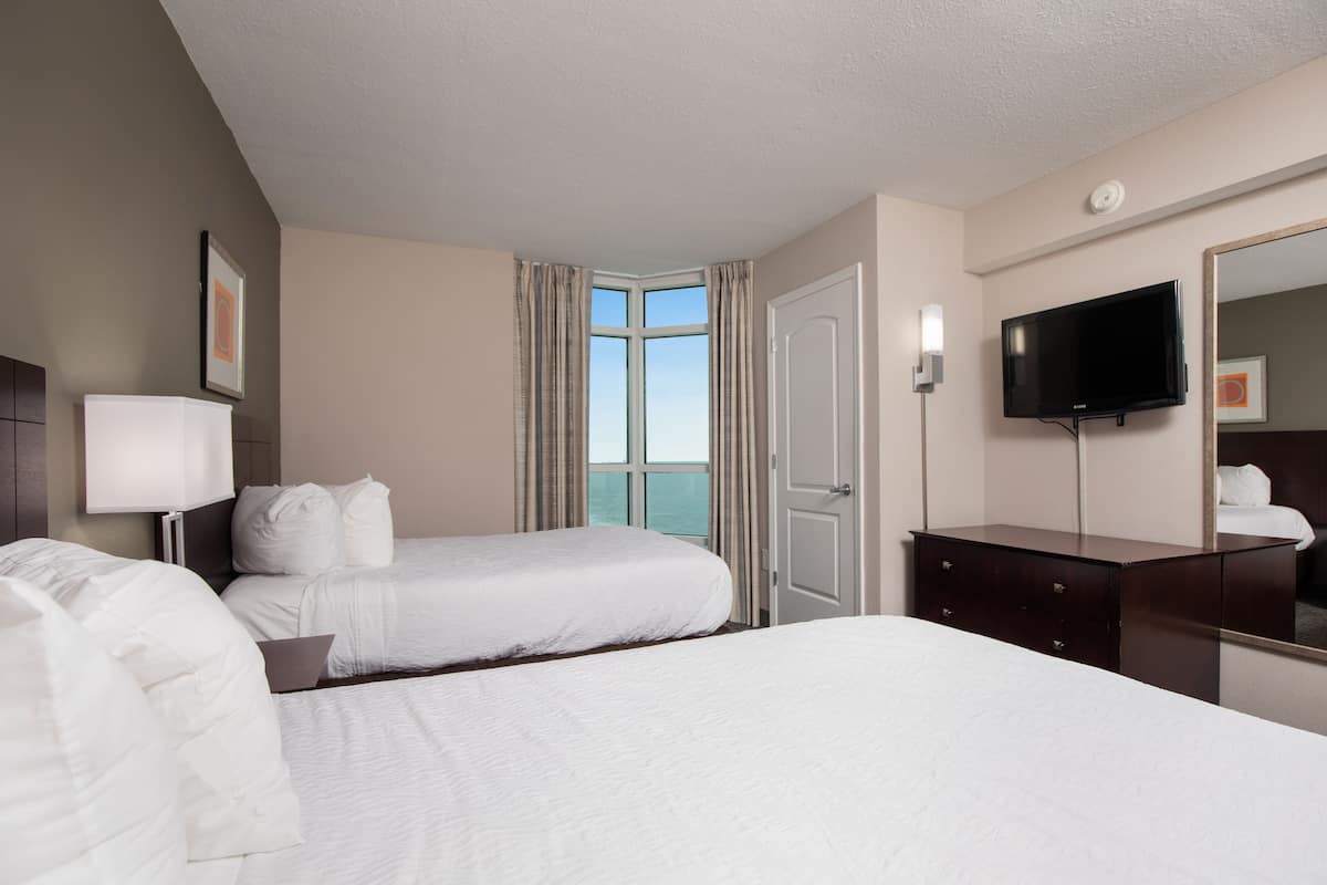 Tower 1 Oceanfront 2 Bedrm Corner 4 DBLS | 1 bedroom, blackout drapes, iron/ironing board, free cribs/infant beds