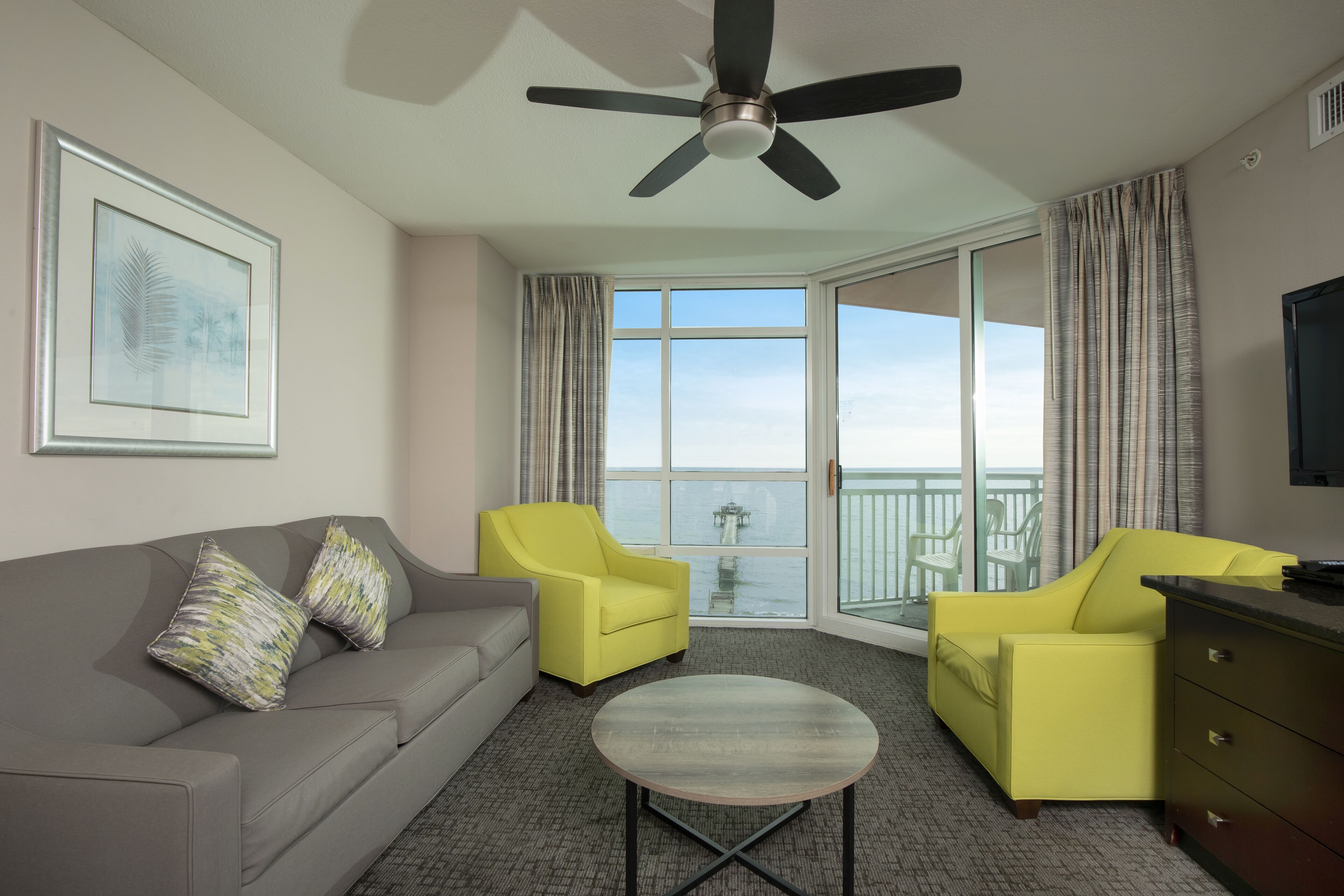 3 Bedroom Oceanfront 1K / 4DBLS  | Living area