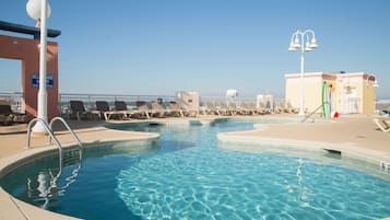 2 outdoor pools
