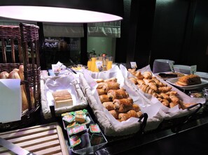 Daily buffet breakfast (EUR 13.9 per person)