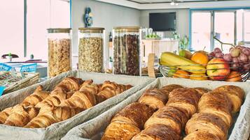 Sarapan prasmanan setiap hari (EUR 10.9 per orang)