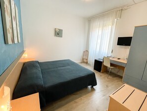 In-room safe, desk, free WiFi, bed sheets - Hotel Alpino (Malcesine)