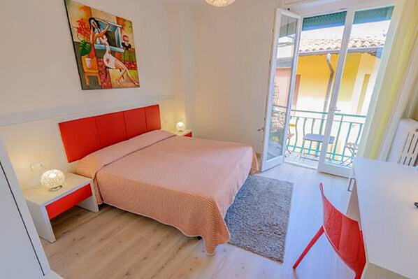 Zimmersafe, Schreibtisch, kostenloses WLAN, Bettwäsche