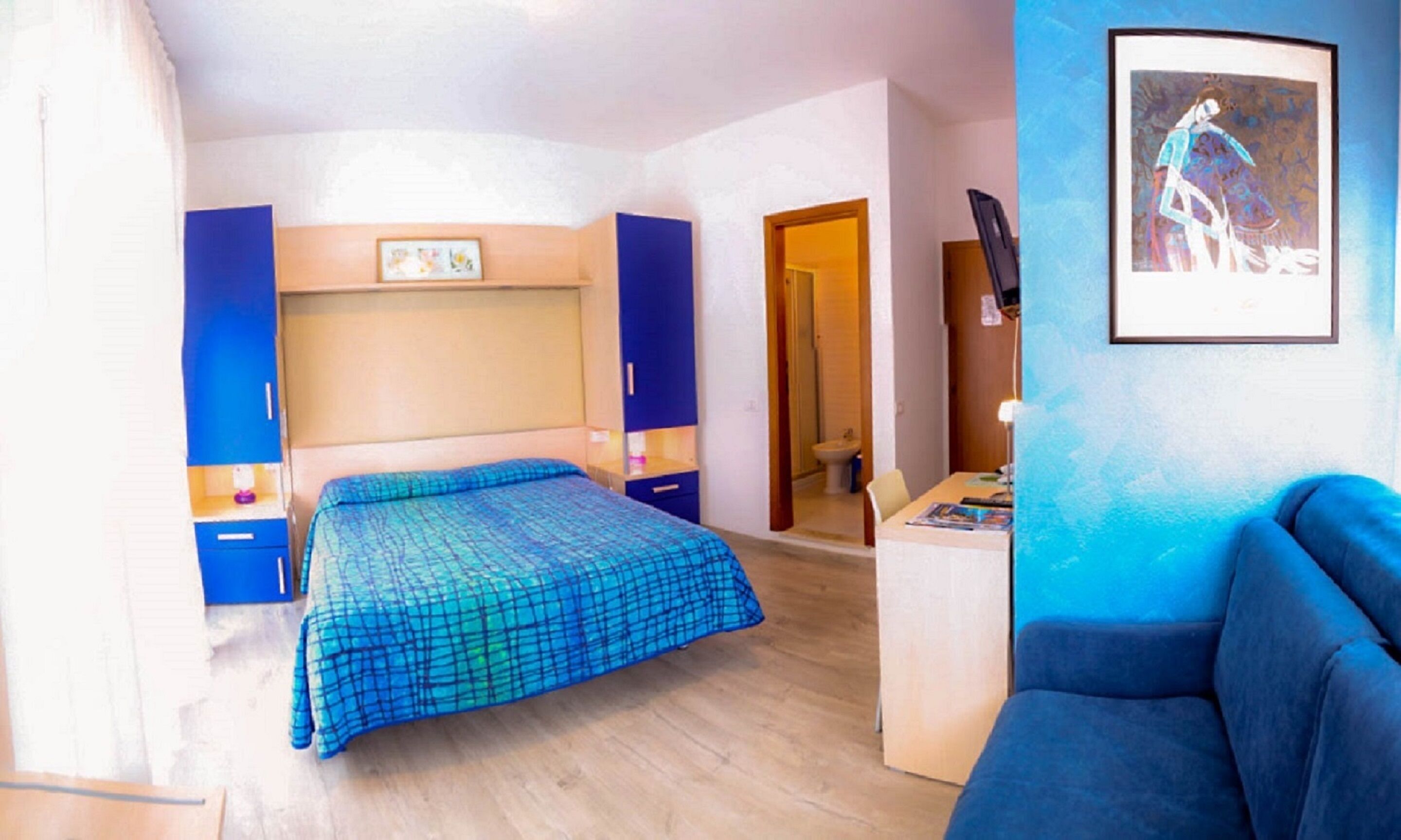 standard double or twin room, balcony | in-room safe, desk, free wifi, bed sheets