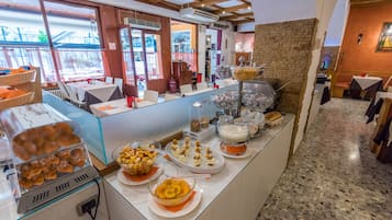 Desayuno buffet incluido todos los días