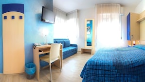 Standard Double or Twin Room, Balcony | Peti besi dalam bilik, meja, Wi-fi percuma, cadar katil 