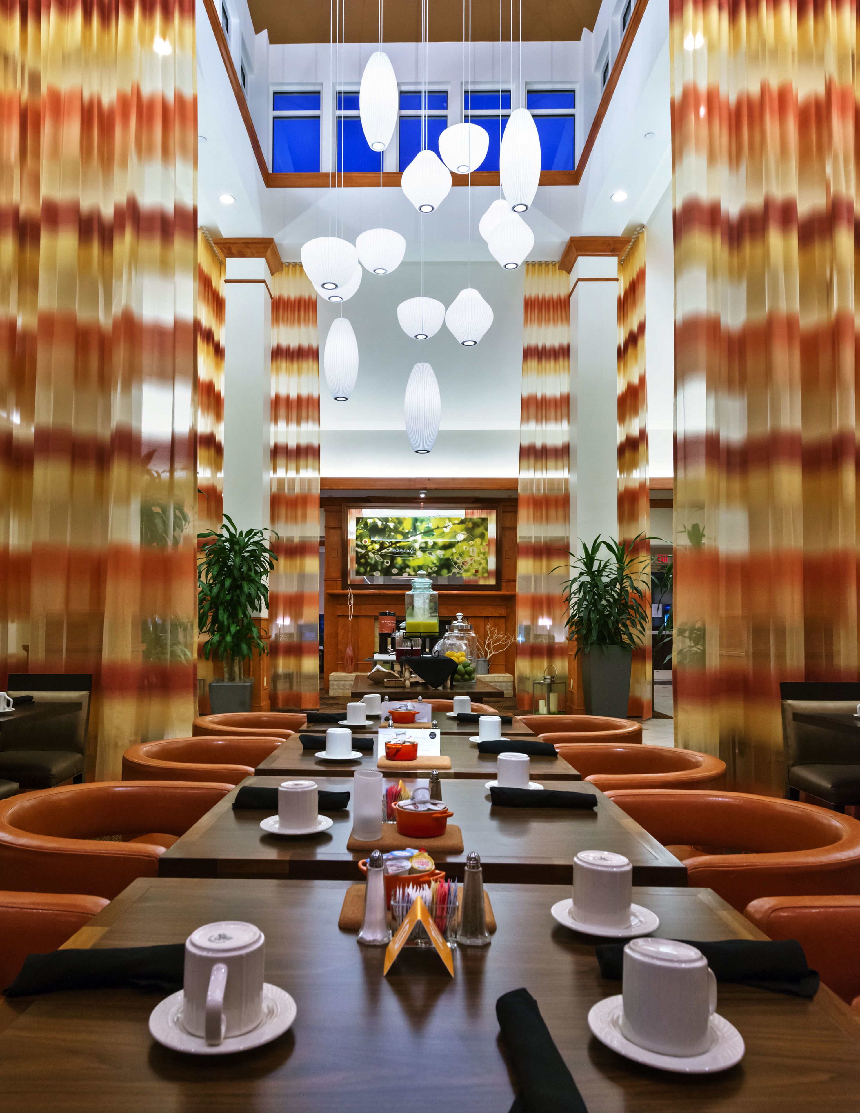 Café da manhã, almoço e jantar; culinária americana 