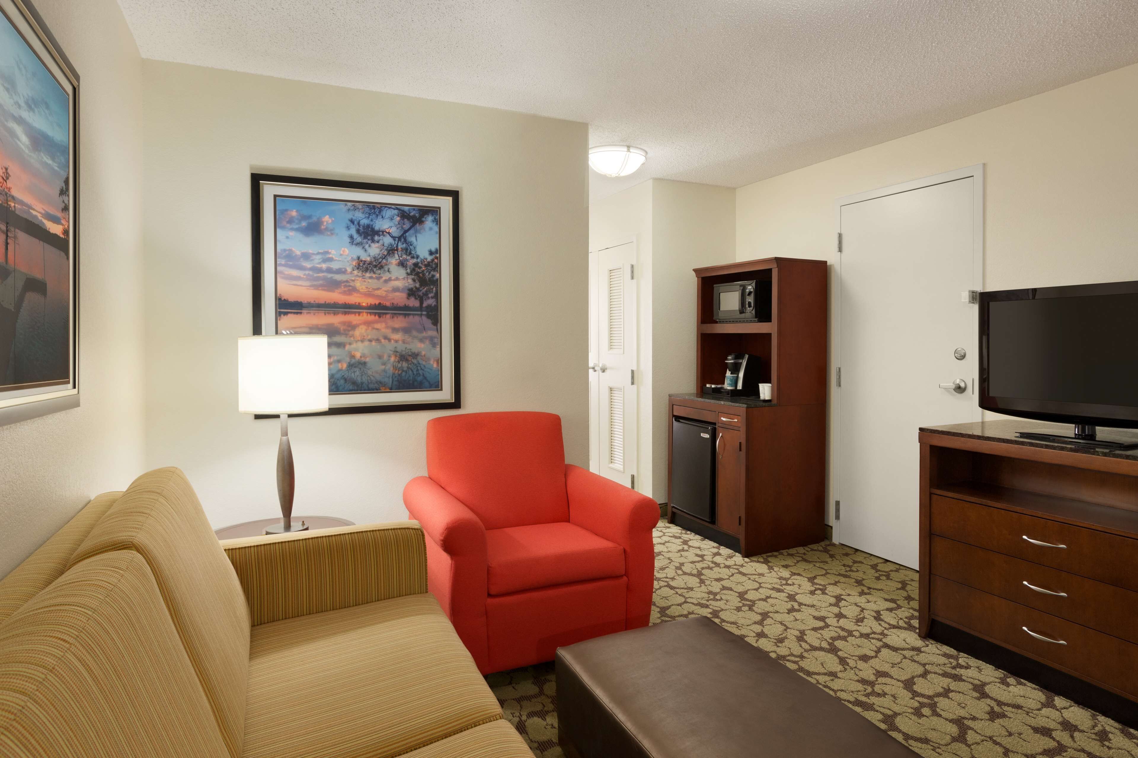 one king junior suite | in-room safe, desk, blackout curtains, iron/ironing board
