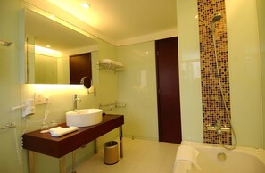 Free toiletries, hair dryer, slippers - Chicago Suites International Hotel (Shenzhen)