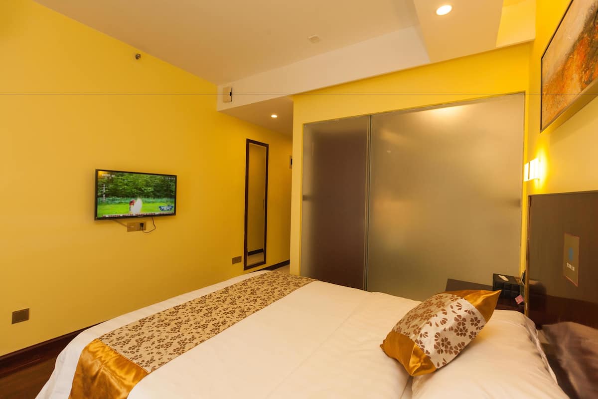 Habitación estándar, 1 cama de matrimonio | Edredones de plumas, minibar, caja fuerte y escritorio