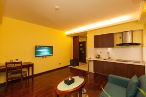 Standard Suite | Down comforters, minibar, in-room safe, desk - Chicago Suites International Hotel (Shenzhen)