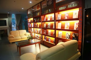 Lobby sitting area - Chicago Suites International Hotel (Shenzhen)