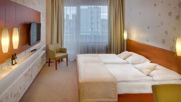 Comfort kamer, 1 slaapkamer, balkon (free Panorama Vitality Point Spa) | Een kluis op de kamer, een bureau, geluiddichte muren