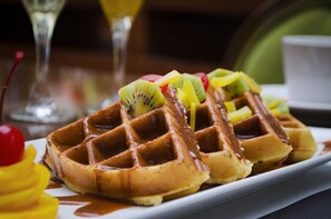 Desayuno buffet diario (USD 18.5 por persona)