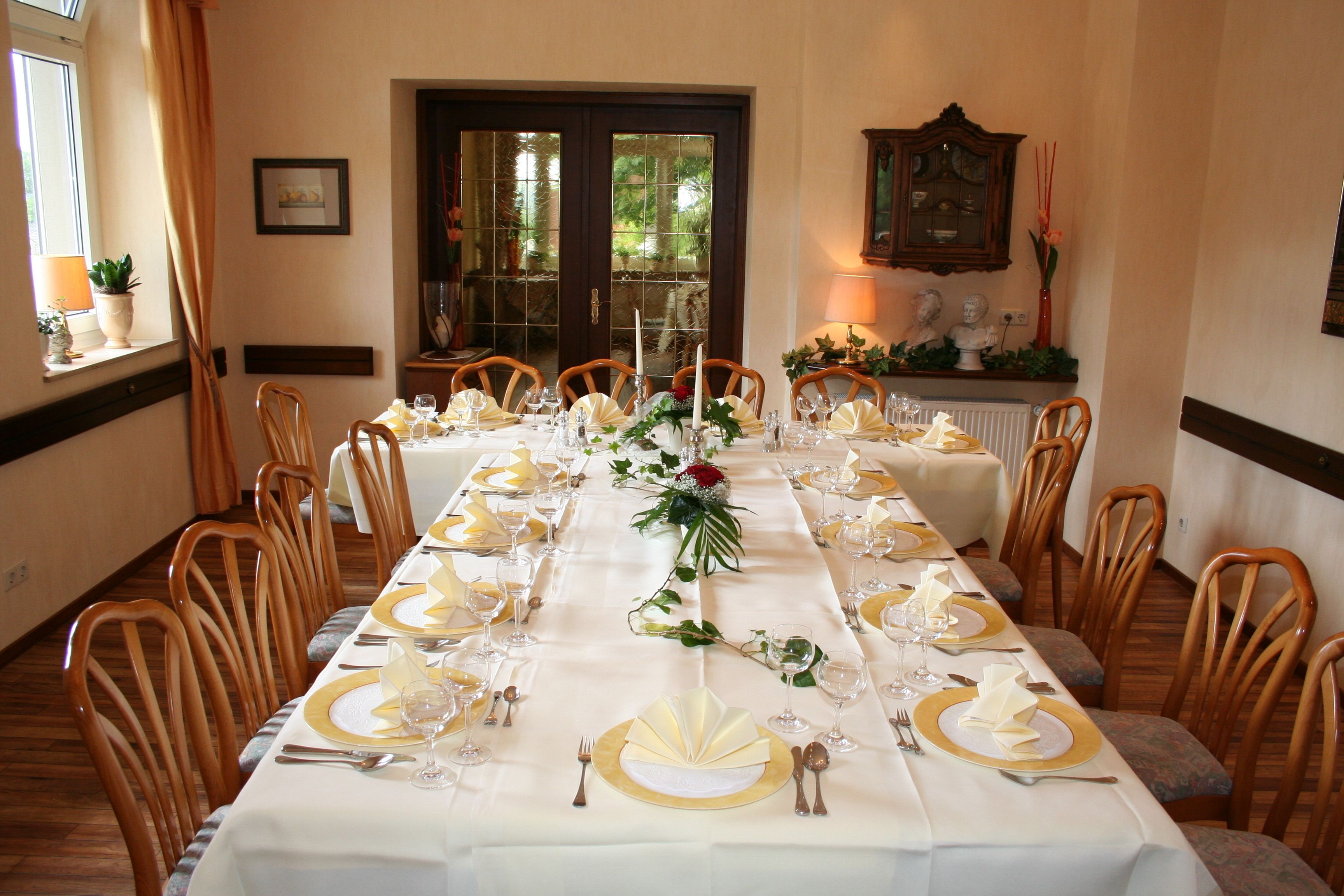 供應早餐和晚餐，地區料理