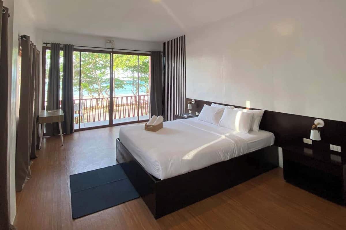 Deluxe-Doppelzimmer, Meerblick | 1 Schlafzimmer, Schreibtisch, Bettwäsche