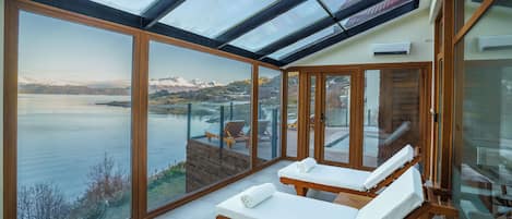 Outdoor treatment areas, sauna, hot tub, body treatments, hydrotherapy