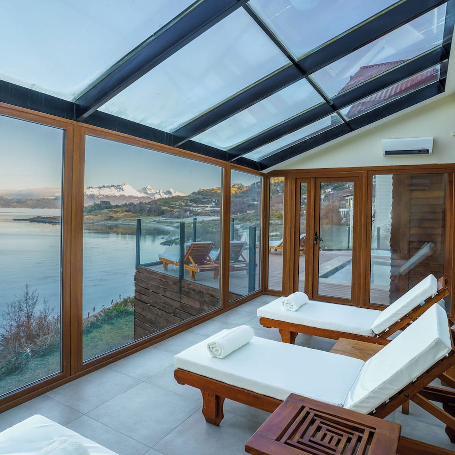 Outdoor treatment areas, sauna, hot tub, body treatments, hydrotherapy