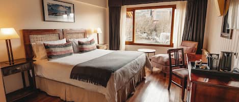 Standard Room, 1 Queen Bed