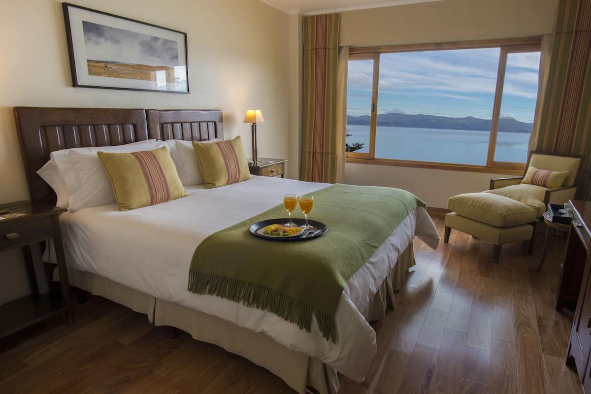 1 bedroom, premium bedding, minibar, in-room safe