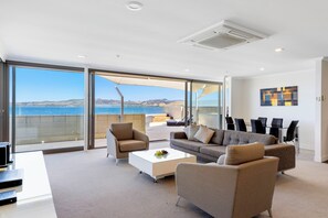 Sacred Waters Luxury Penthouse B | Living area | 50-cm flat-screen TV with satellite channels, TV - Sacred Waters (Taupo)