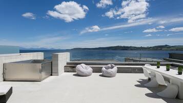 4 Bedroom Lakefront Penthouse | Private spa tub