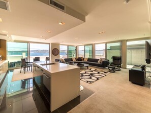 Penthouse, 4 phòng ngủ, quang cảnh hồ, cạnh hồ | Bếp riêng | Tủ lạnh, lò vi sóng, lò nướng, bếp nấu