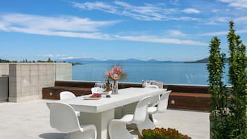 Attico, 4 camere da letto, vista lago | Terrazza/patio